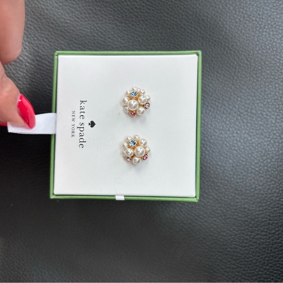 Kate Spade Pearl Crystal Cluster Earrings Gold Tone Studs Brand New - Picture 7 of 8